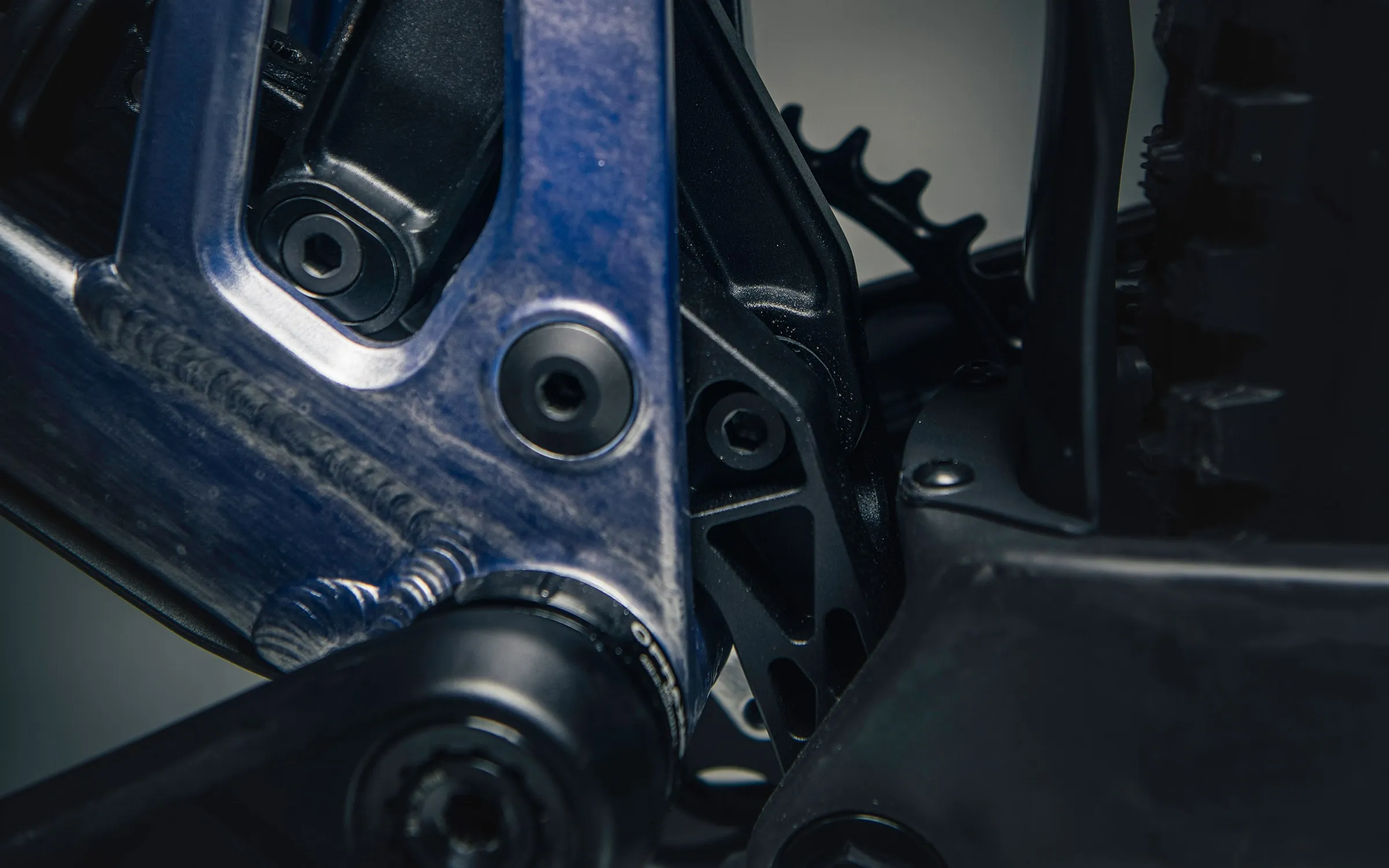 The HVP-6 linkage pivots and bearing hardware above the bottom bracket